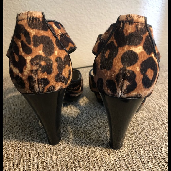 Michael Kors Peep Toe Leopard Calf Hair heels - Picture 9 of 12